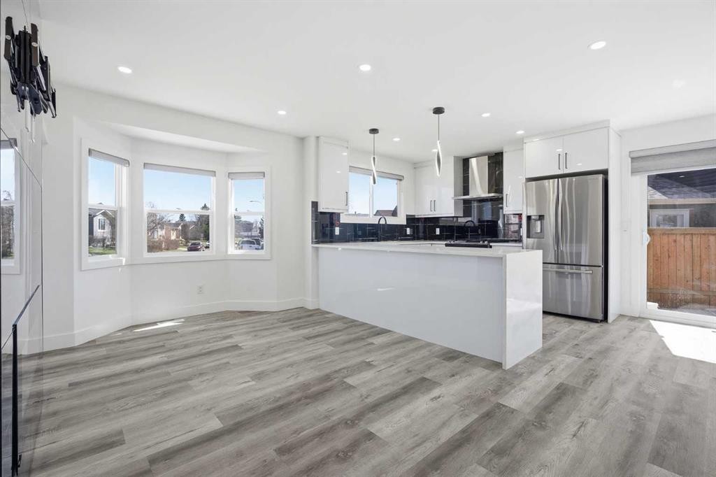 248 Castledale Way Ne, Calgary, AB - Indoor Photo Showing Kitchen With Stainless Steel Kitchen With Upgraded Kitchen