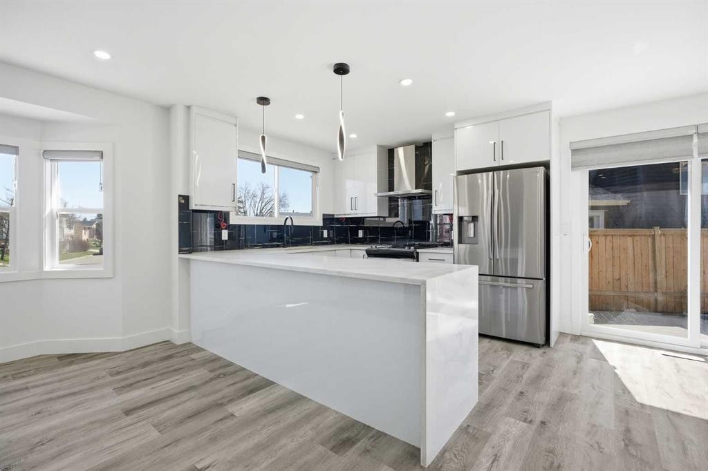 248 Castledale Way Ne, Calgary, AB - Indoor Photo Showing Kitchen With Upgraded Kitchen