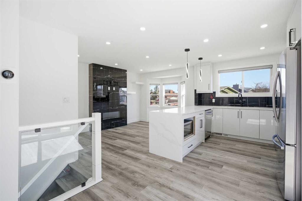 248 Castledale Way Ne, Calgary, AB - Indoor Photo Showing Kitchen With Upgraded Kitchen