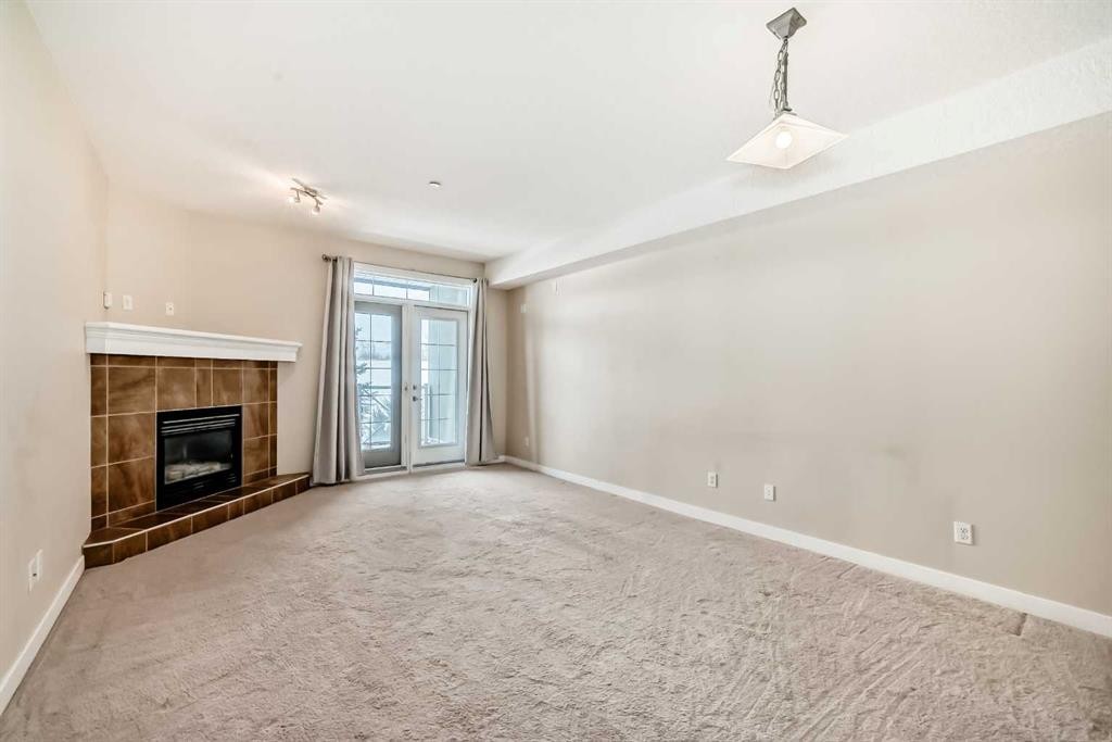 206-1005B Westmount Drive, Strathmore, AB - Indoor With Fireplace