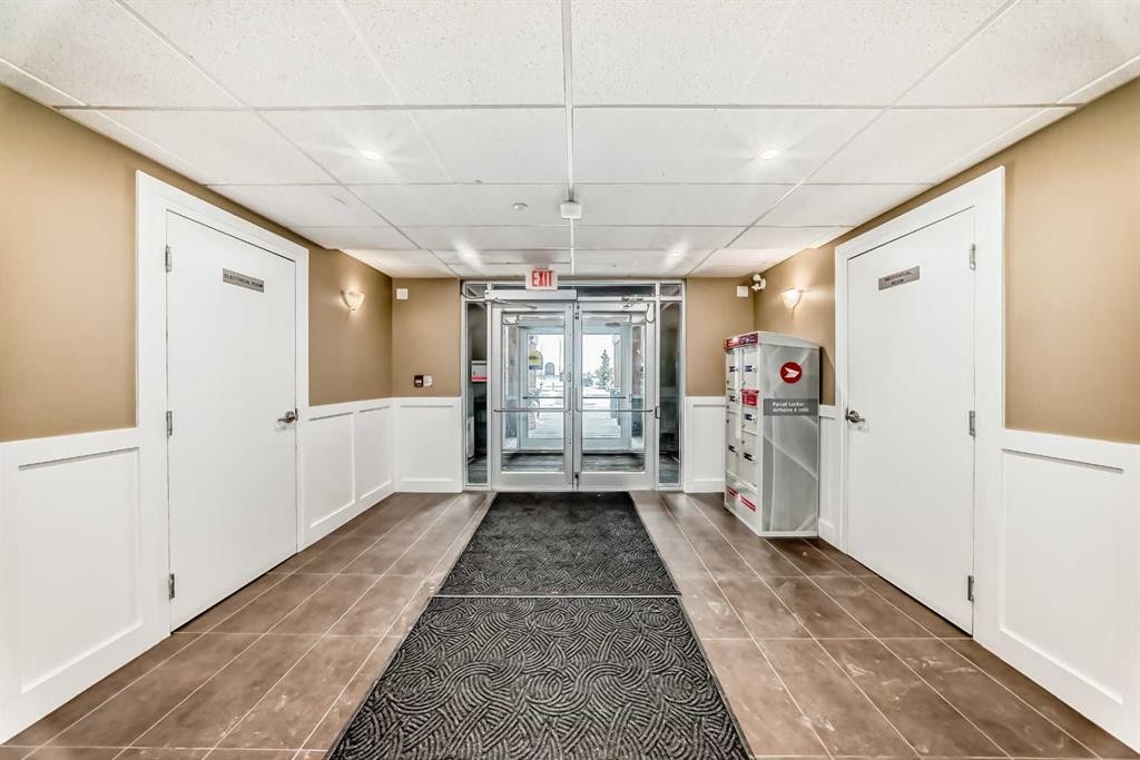 206-1005B Westmount Drive, Strathmore, AB - Indoor Photo Showing Other Room