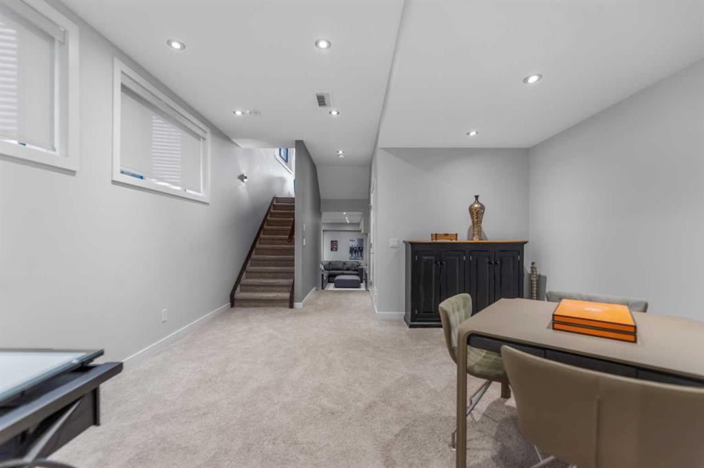 831 22 Avenue Nw, Calgary, AB - Indoor Photo Showing Other Room