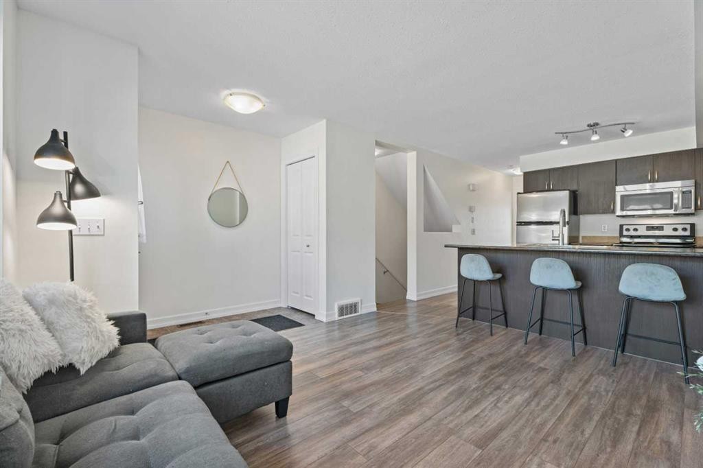 410-121 Copperpond Common Se, Calgary, AB - Indoor