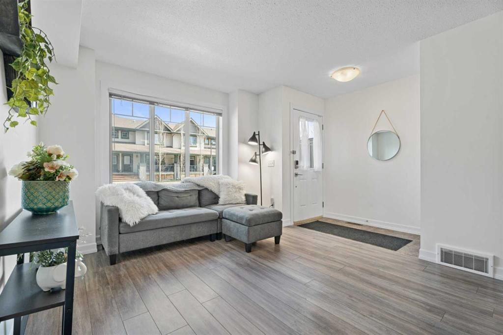 410-121 Copperpond Common Se, Calgary, AB - Indoor Photo Showing Living Room