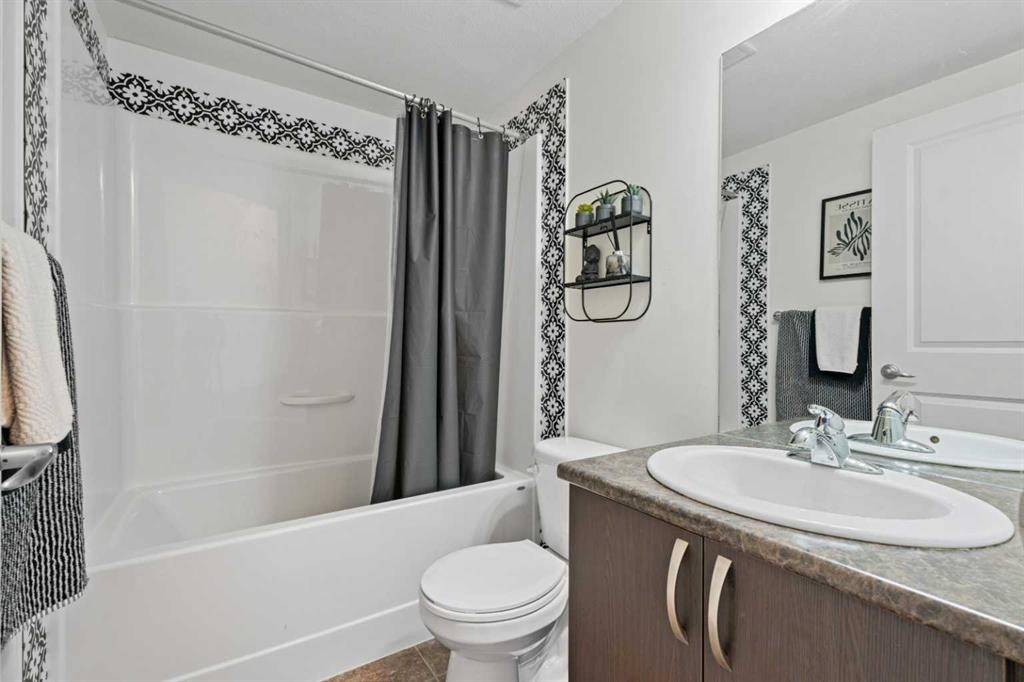 410-121 Copperpond Common Se, Calgary, AB - Indoor Photo Showing Bathroom