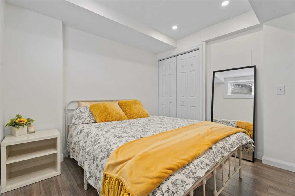 410-121 Copperpond Common Se, Calgary, AB - Indoor Photo Showing Bedroom