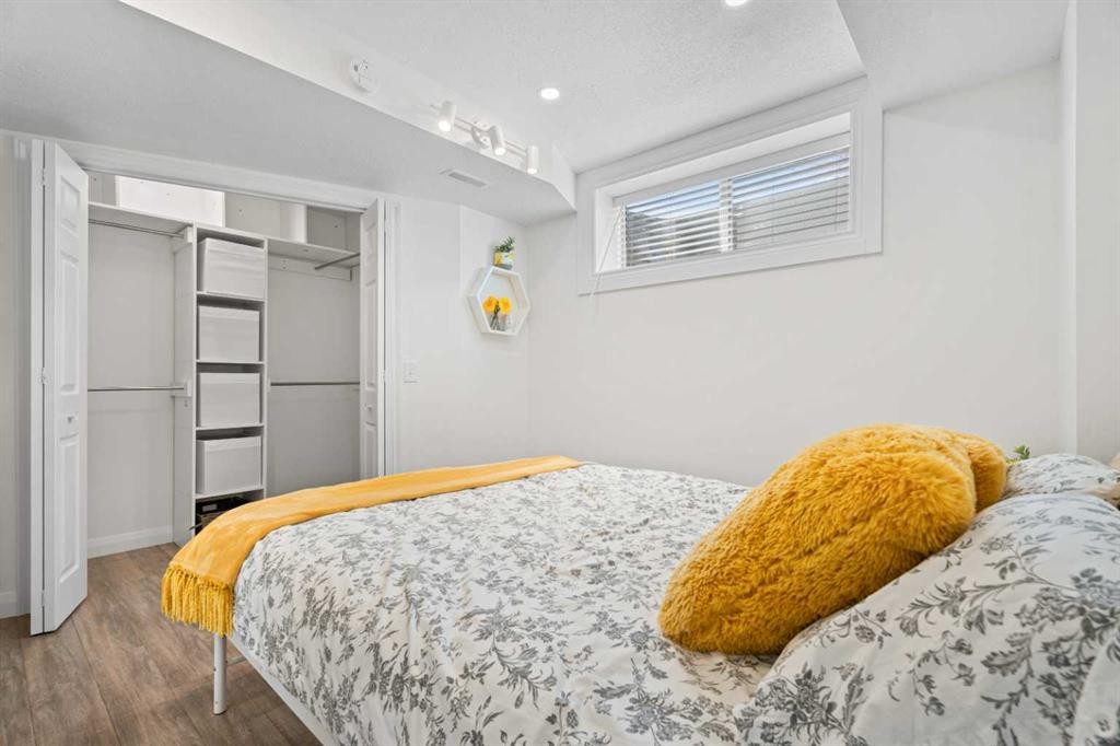 410-121 Copperpond Common Se, Calgary, AB - Indoor Photo Showing Bedroom
