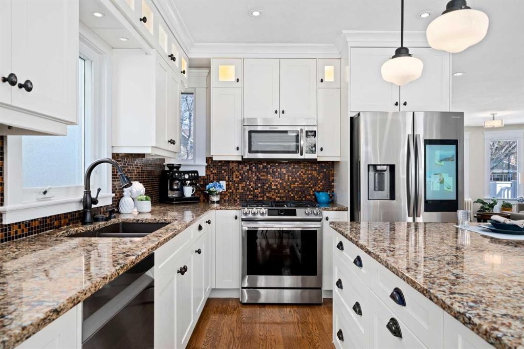 3607 7 Street Sw, Calgary, AB - Indoor Photo Showing Kitchen With Double Sink With Upgraded Kitchen