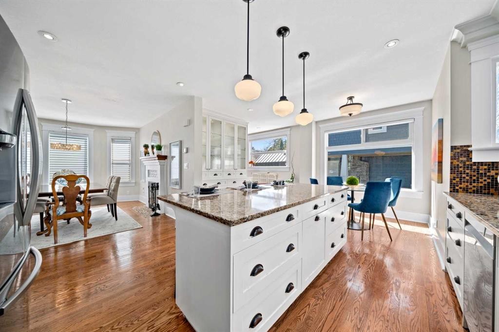 3607 7 Street Sw, Calgary, AB - Indoor Photo Showing Kitchen With Upgraded Kitchen