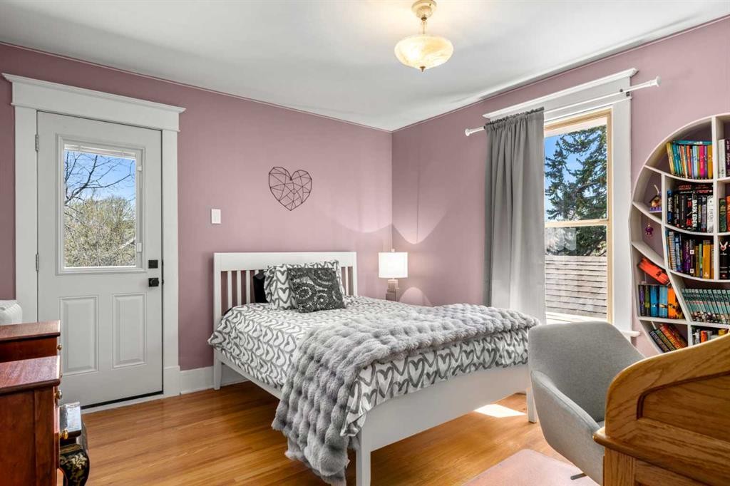 3607 7 Street Sw, Calgary, AB - Indoor Photo Showing Bedroom