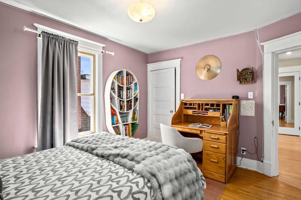 3607 7 Street Sw, Calgary, AB - Indoor Photo Showing Bedroom