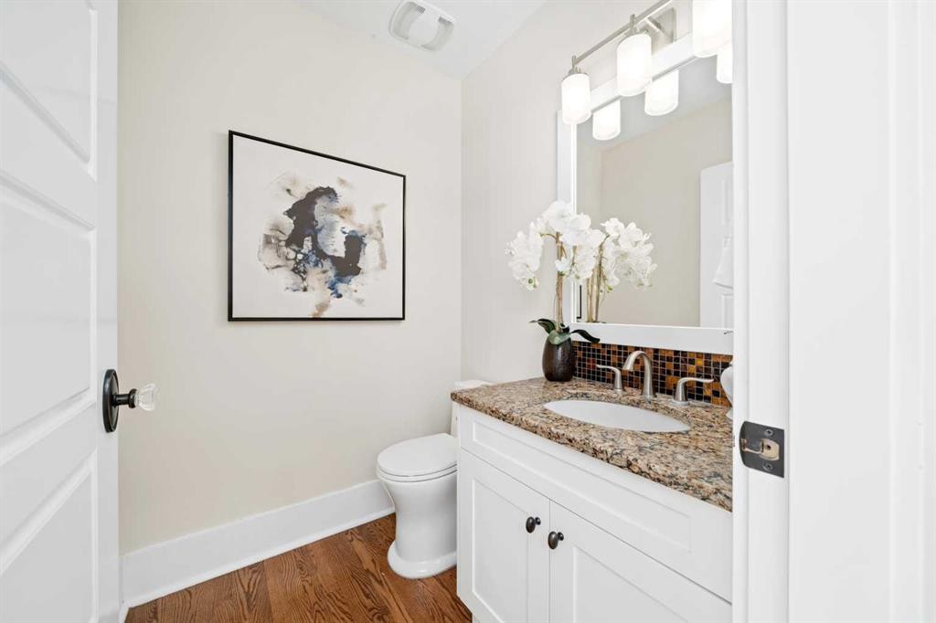 3607 7 Street Sw, Calgary, AB - Indoor Photo Showing Bathroom