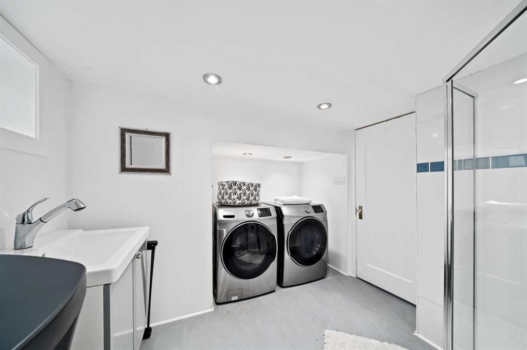 3607 7 Street Sw, Calgary, AB - Indoor Photo Showing Laundry Room