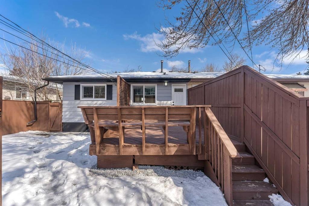 853 Northmount Drive Nw, Calgary, AB - Outdoor