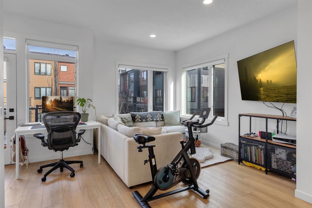 213 Greenbriar Common, Calgary, AB - Indoor Photo Showing Gym Room