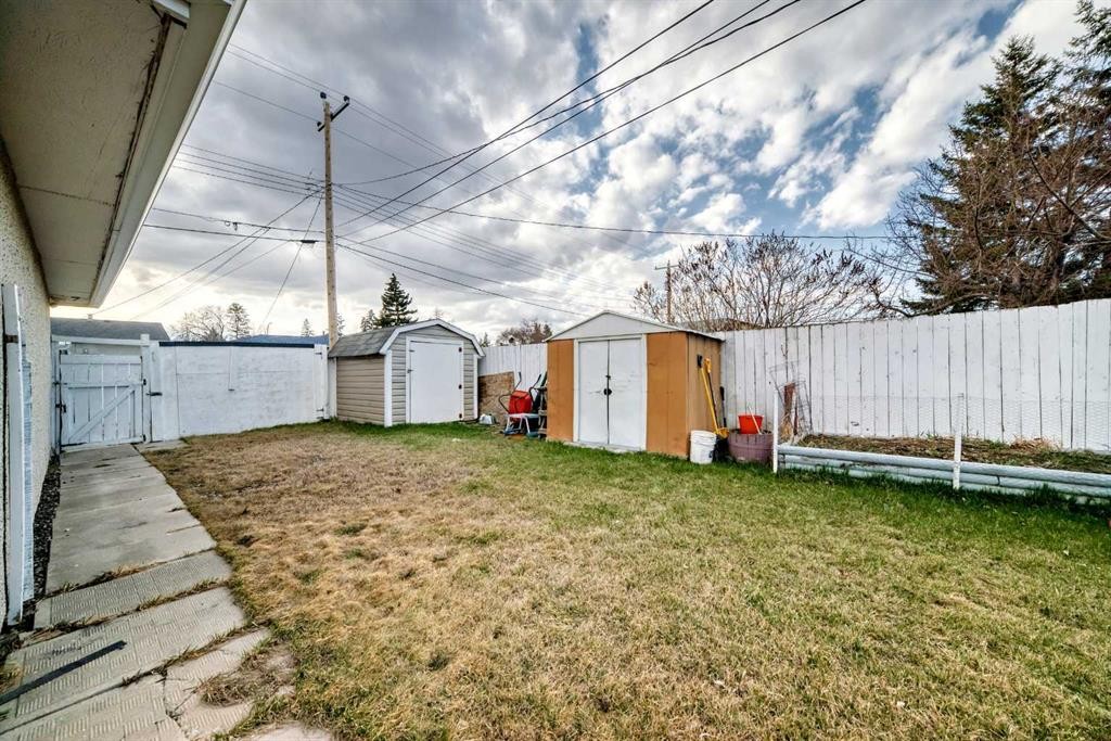 1527 49 Street Se, Calgary, AB - Outdoor