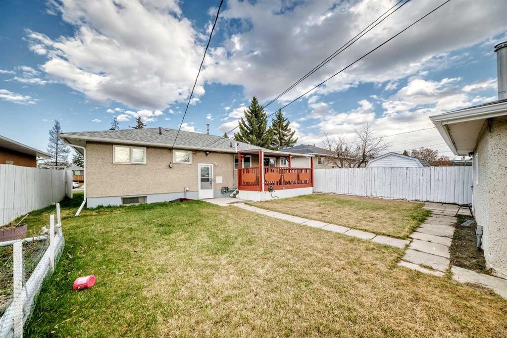 1527 49 Street Se, Calgary, AB - Outdoor