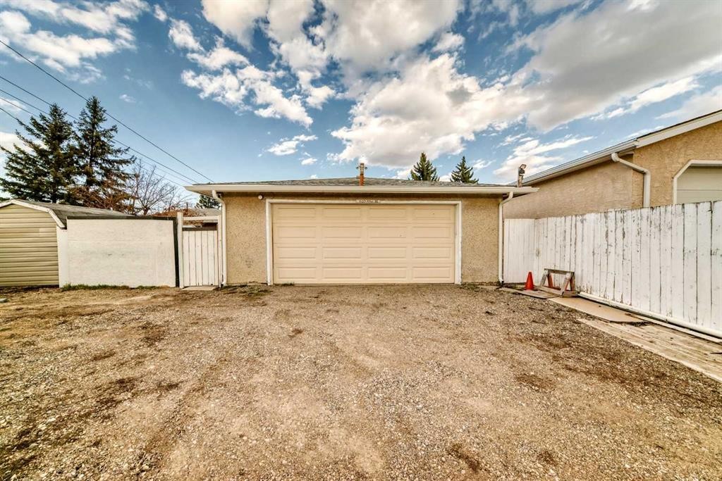 1527 49 Street Se, Calgary, AB - Outdoor