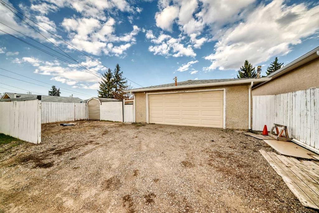 1527 49 Street Se, Calgary, AB - Outdoor