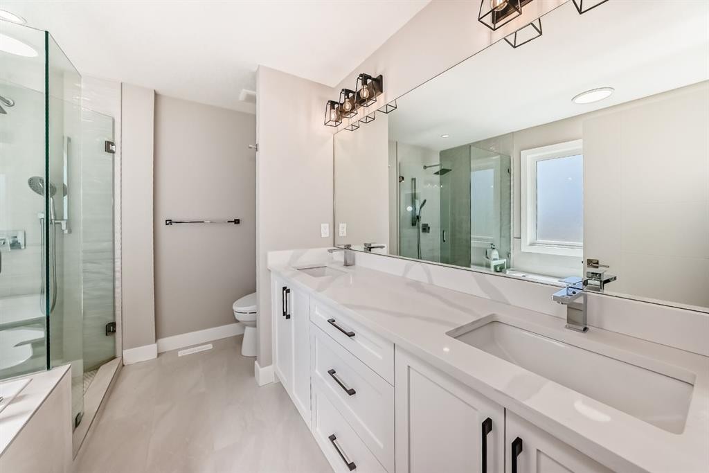 80 Vantage Drive, Cochrane, AB - Indoor Photo Showing Bathroom