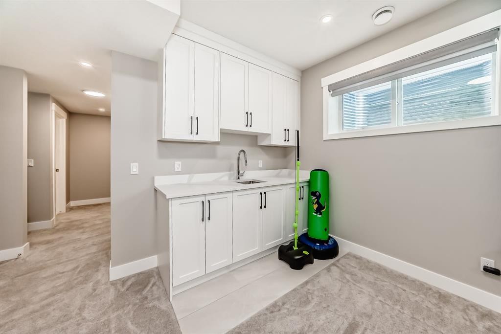 80 Vantage Drive, Cochrane, AB - Indoor