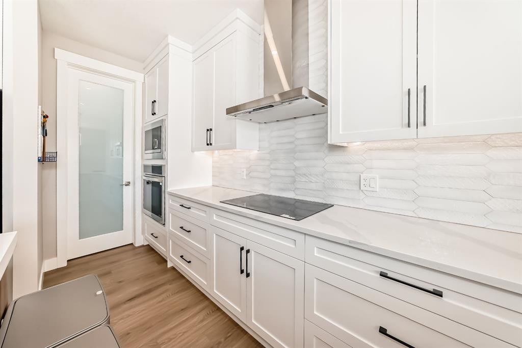 80 Vantage Drive, Cochrane, AB - Indoor Photo Showing Kitchen With Upgraded Kitchen