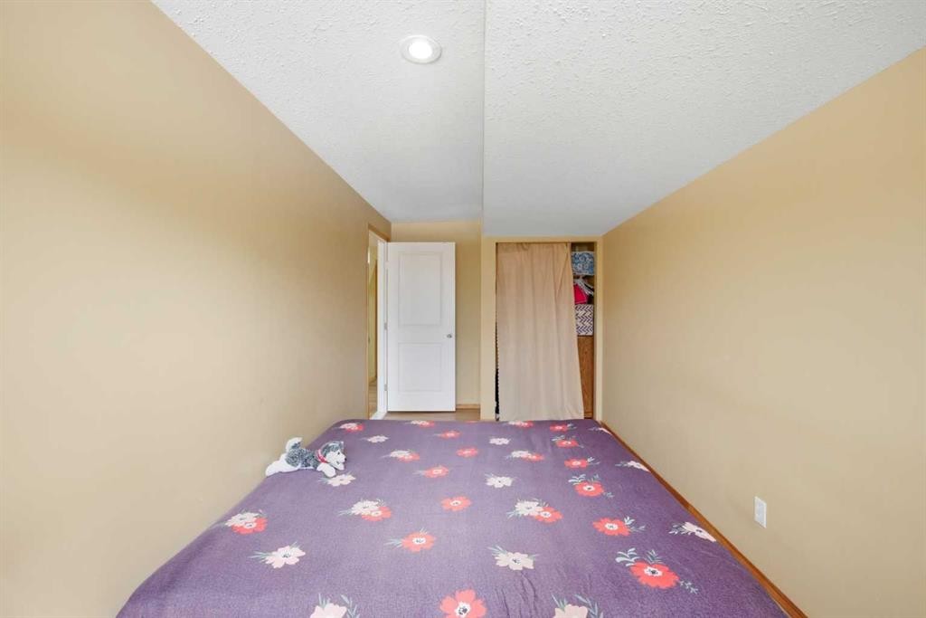 39 Saddlemont Close Ne, Calgary, AB - Indoor Photo Showing Bedroom