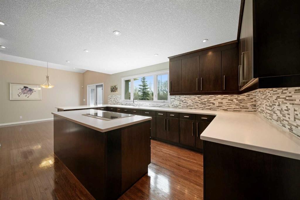159 Malibou Road Sw, Calgary, AB - Indoor Photo Showing Kitchen