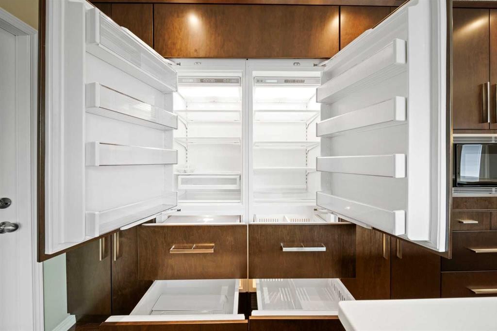 159 Malibou Road Sw, Calgary, AB - Indoor