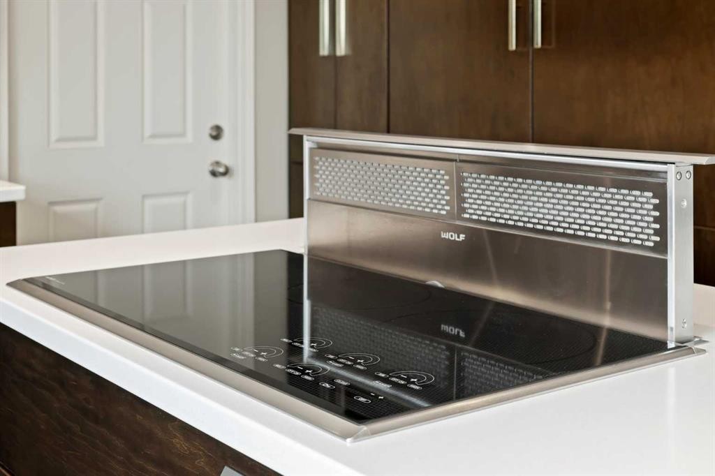 159 Malibou Road Sw, Calgary, AB - Indoor Photo Showing Kitchen