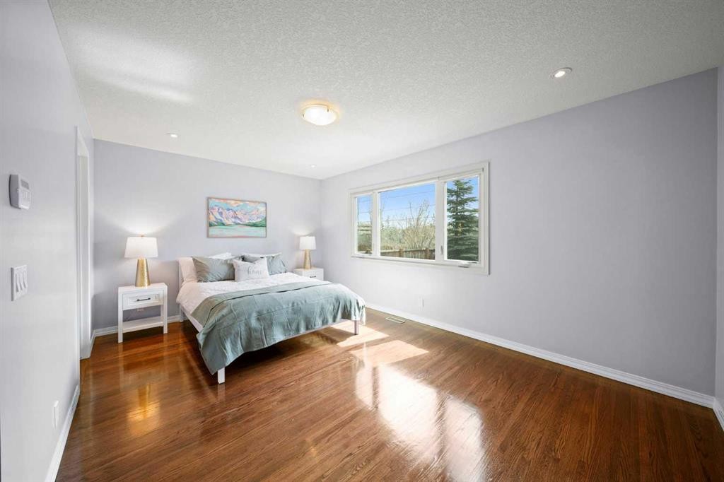 159 Malibou Road Sw, Calgary, AB - Indoor Photo Showing Bedroom