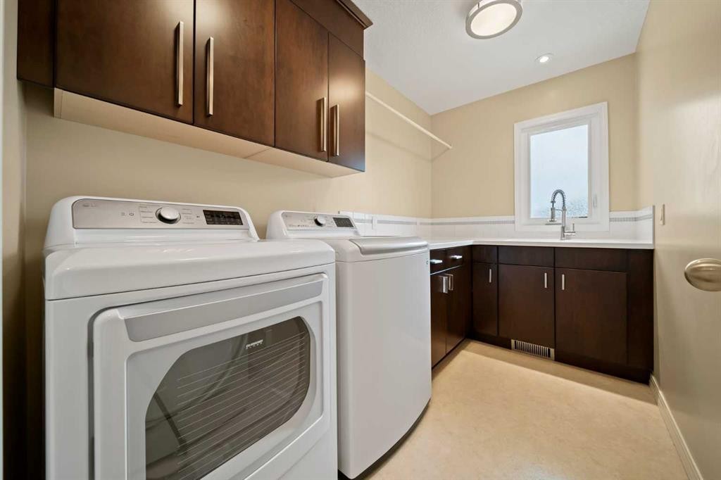 159 Malibou Road Sw, Calgary, AB - Indoor Photo Showing Laundry Room