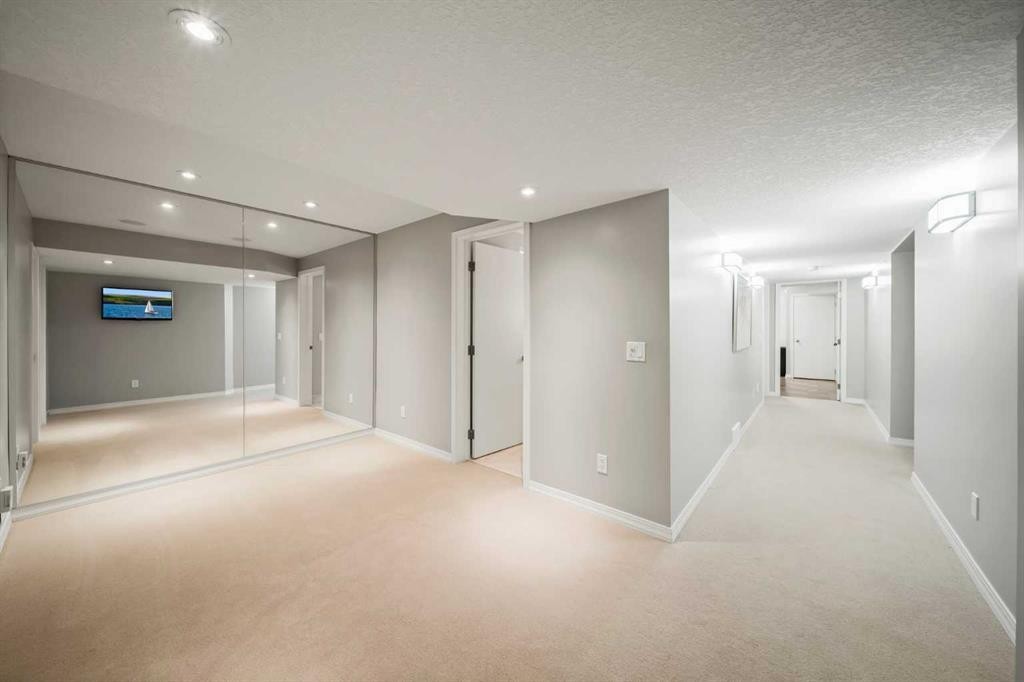 159 Malibou Road Sw, Calgary, AB - Indoor