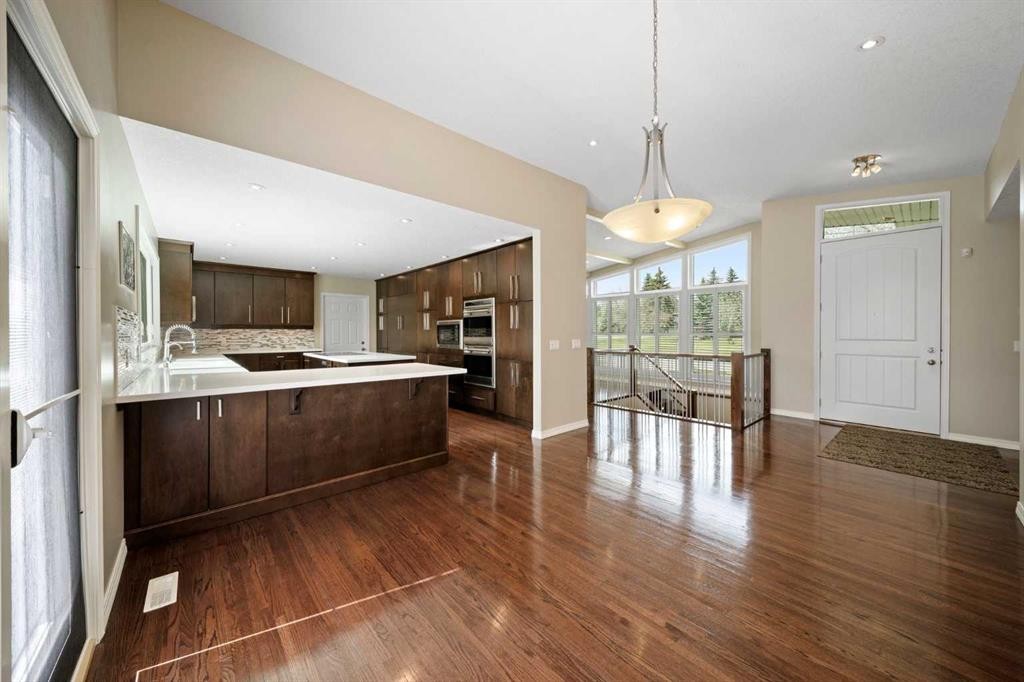 159 Malibou Road Sw, Calgary, AB - Indoor Photo Showing Kitchen