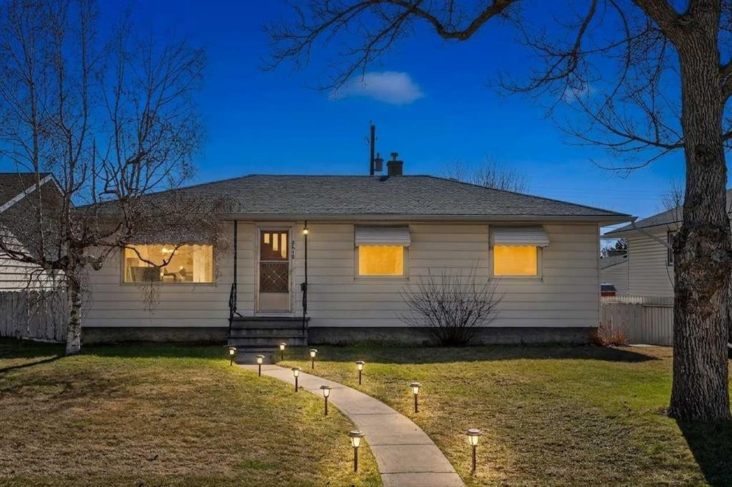 2416 38 Street Sw, Calgary, AB - Outdoor