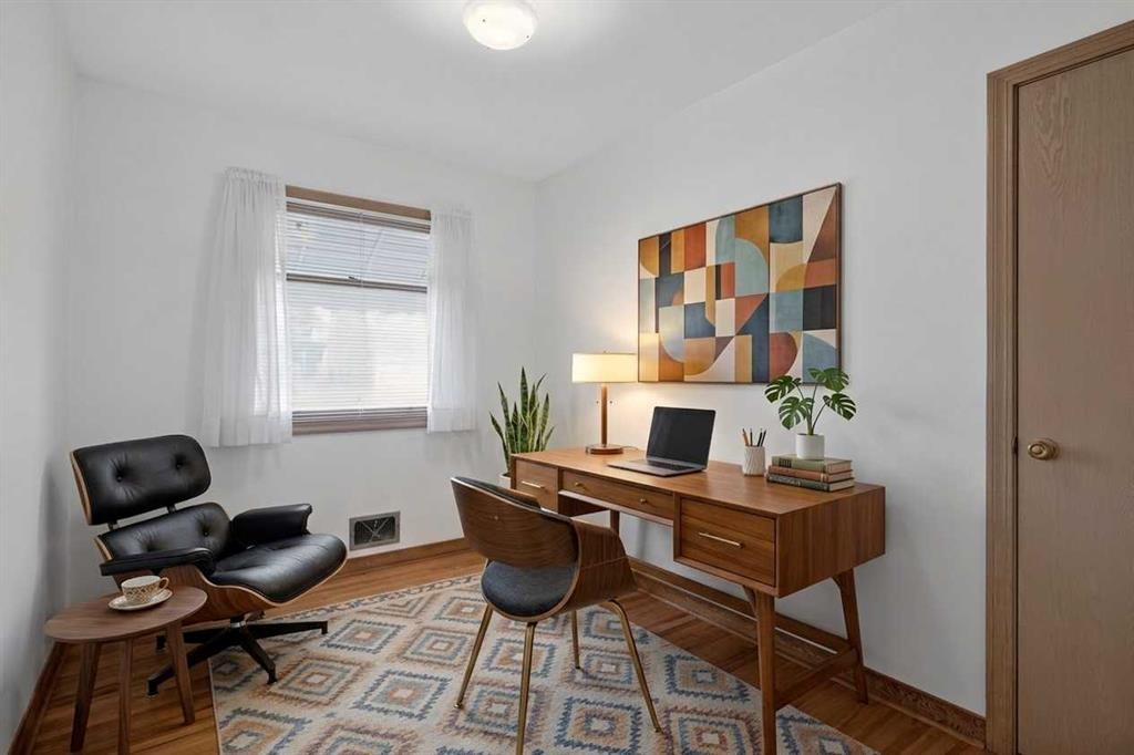 2416 38 Street Sw, Calgary, AB - Indoor Photo Showing Office