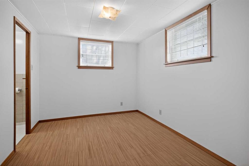 2416 38 Street Sw, Calgary, AB - Indoor Photo Showing Other Room