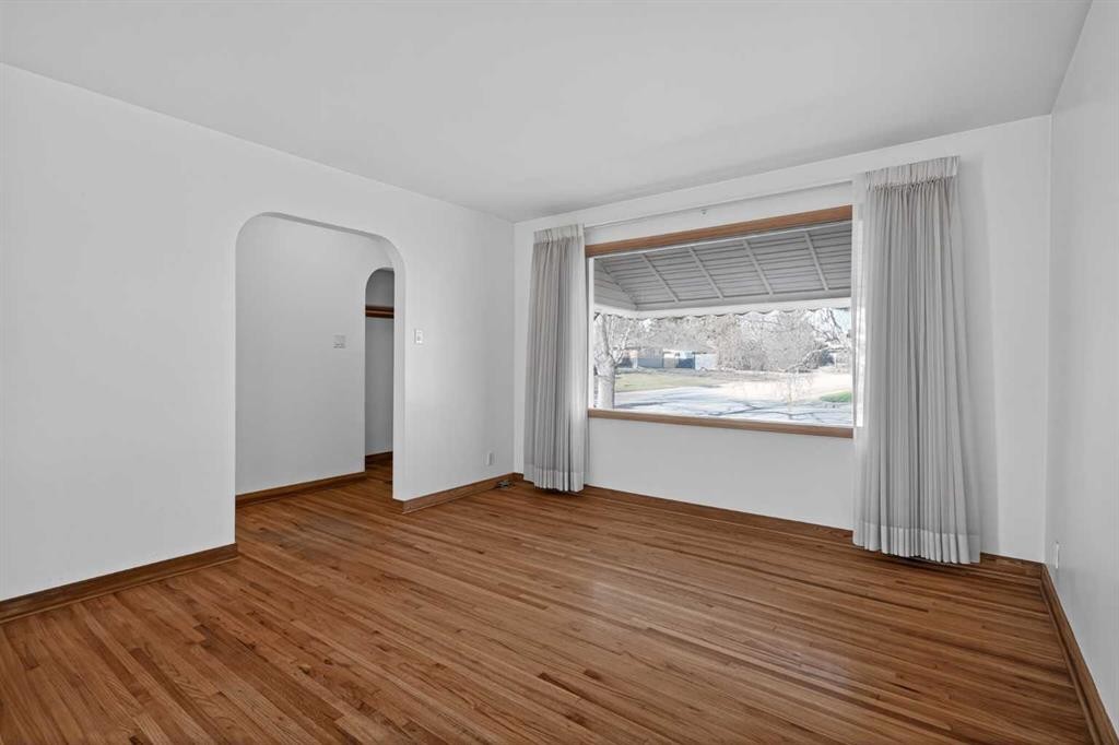 2416 38 Street Sw, Calgary, AB - Indoor Photo Showing Other Room