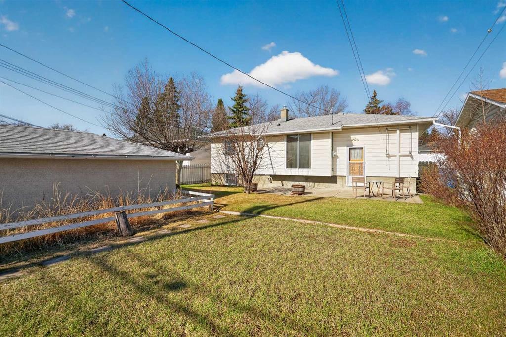 2416 38 Street Sw, Calgary, AB - Outdoor