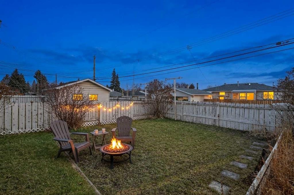 2416 38 Street Sw, Calgary, AB - Outdoor