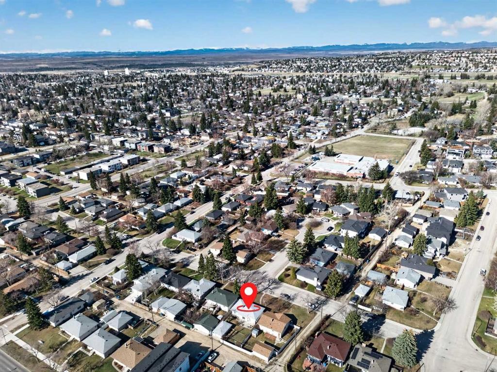 2416 38 Street Sw, Calgary, AB - Outdoor With View