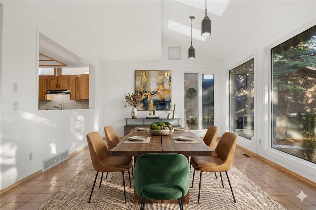 907 Shawnee Drive Sw, Calgary, AB - Indoor Photo Showing Dining Room