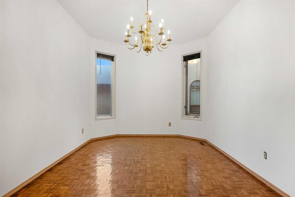 907 Shawnee Drive Sw, Calgary, AB - Indoor Photo Showing Other Room