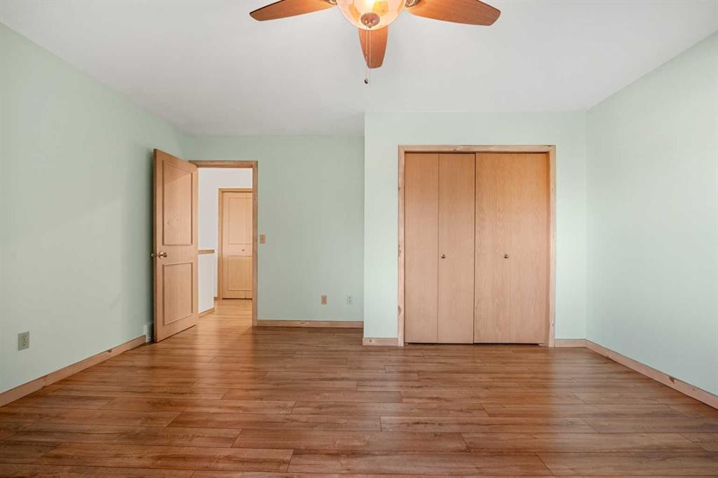 907 Shawnee Drive Sw, Calgary, AB - Indoor Photo Showing Other Room
