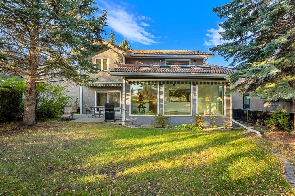 907 Shawnee Drive Sw, Calgary, AB - Outdoor