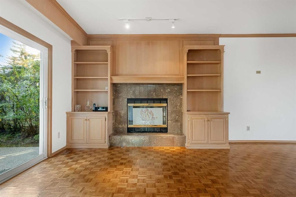 907 Shawnee Drive Sw, Calgary, AB - Indoor With Fireplace