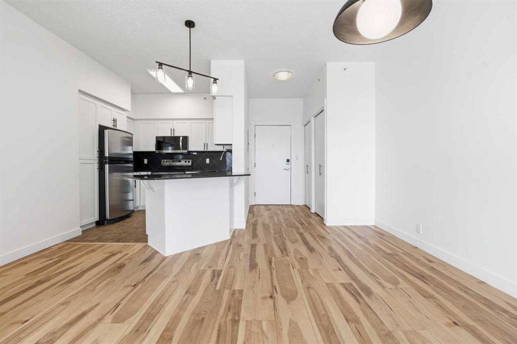 1507-8710 Horton Road Sw, Calgary, AB - Indoor Photo Showing Kitchen