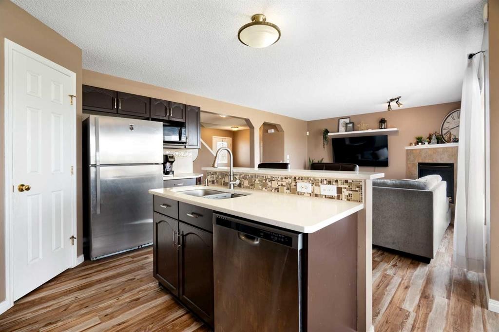 459 Citadel Meadow Bay Nw, Calgary, AB - Indoor Photo Showing Kitchen With Double Sink