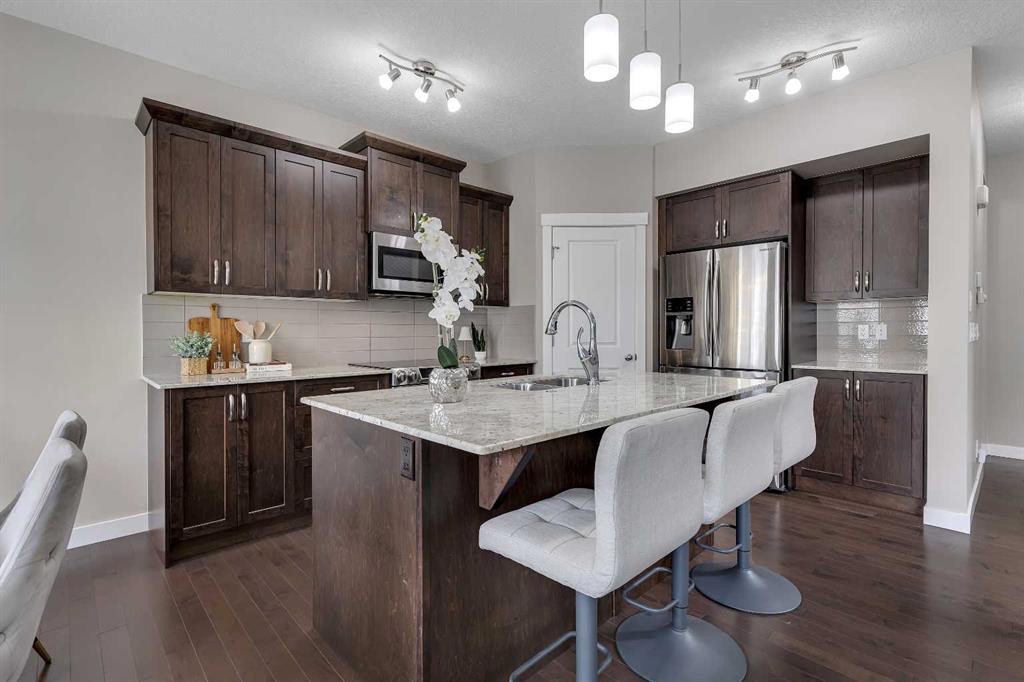 175 Brightoncrest Point Se, Calgary, AB - Indoor Photo Showing Kitchen With Upgraded Kitchen