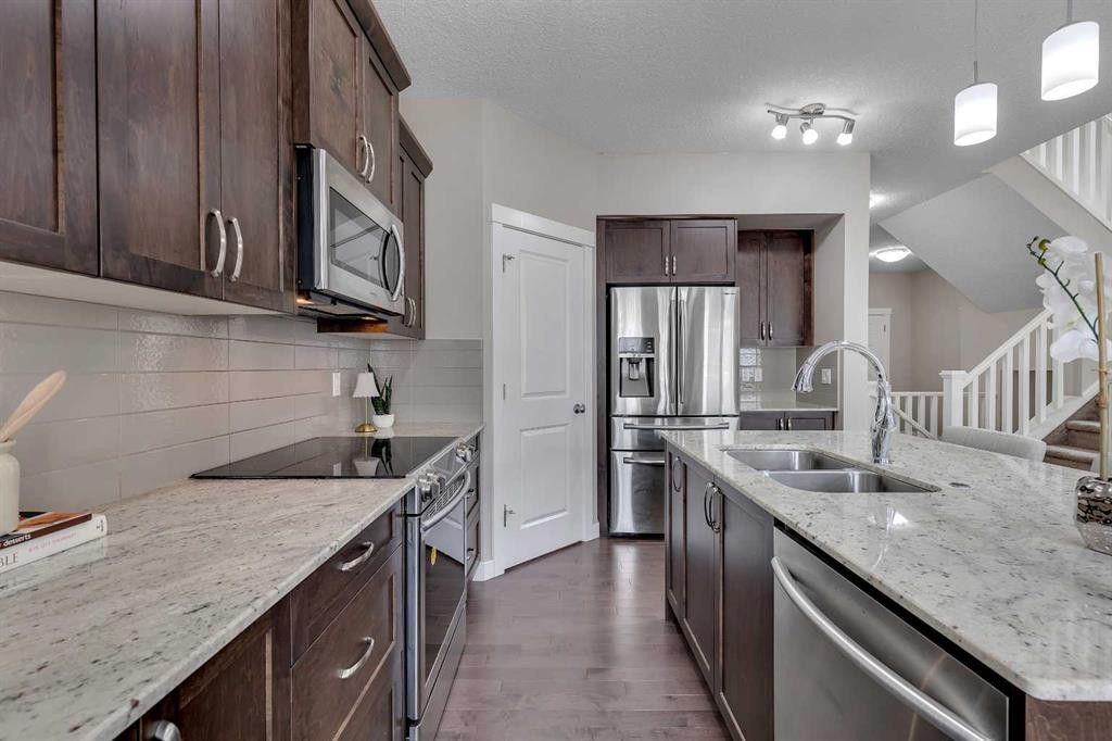 175 Brightoncrest Point Se, Calgary, AB - Indoor Photo Showing Kitchen With Double Sink With Upgraded Kitchen